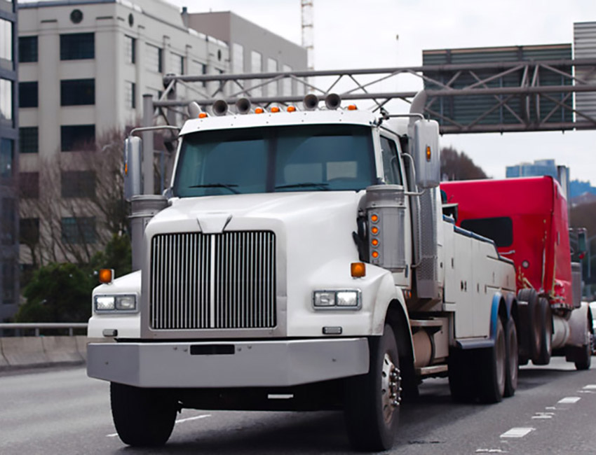 Semi truck towing service in Glendale, California